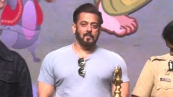 Legends in a frame! Salman Khan, Sonu Nigam & Sonali Bendre at an event