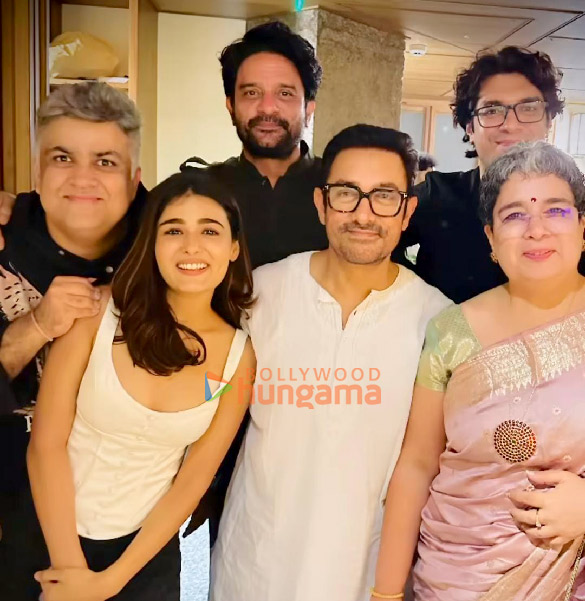 Photos: Aamir Khan, Reena Dutta and Maharaj cast snapped at success bash Photos: Aamir Khan, Reena Dutta and Maharaj cast snapped at success bash