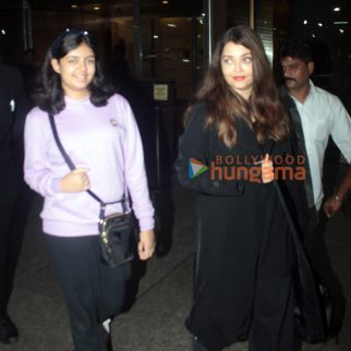 Photos: Aishwarya Rai Bachchan and Aaradhya Bachchan snapped at the airport