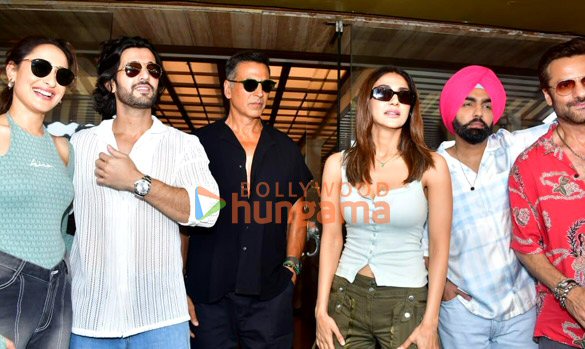photos akshay kumar fardeen khan vaani kapoor ammy virk and team khel khel mein snapped during promotions 4