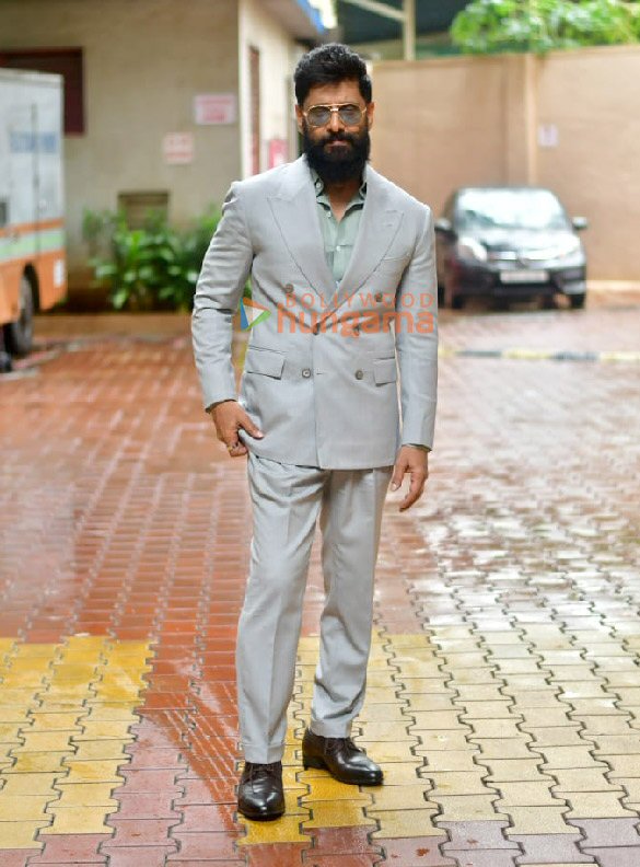 photos chiyaan vikram and malavika mohanan snapped during thangalaan promotions 4