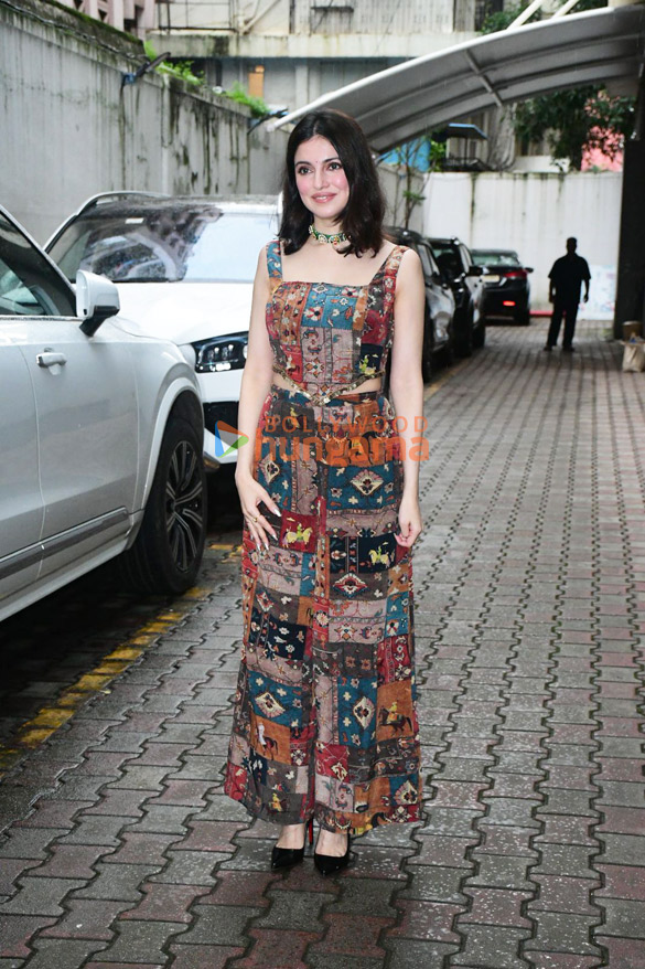 photos divya khossla snapped at the vishesh films office 1 2