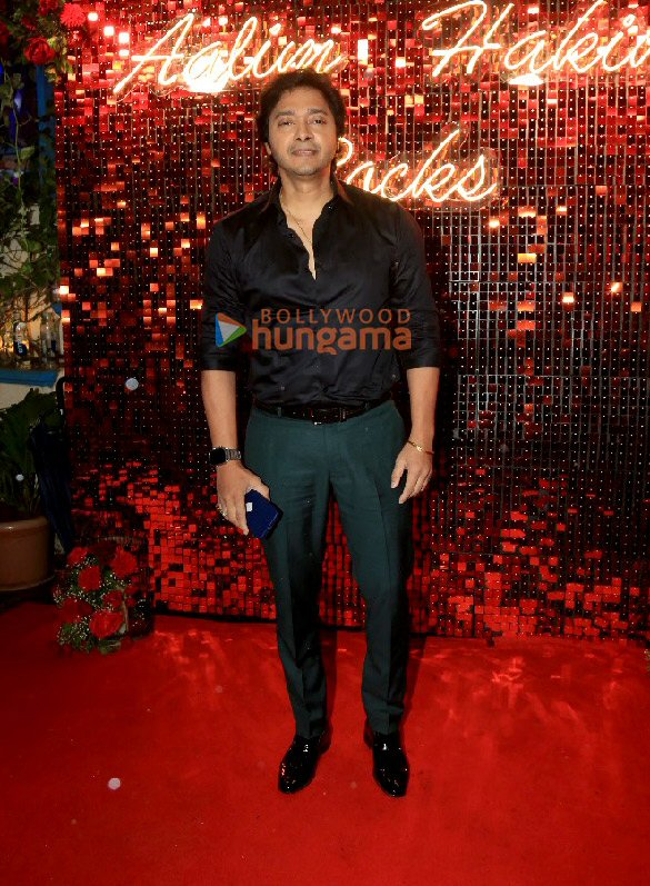 photos hrithik roshan aftab shivdasani tusshar kapoor and others were snapped at aalim hakims birthday bash 16
