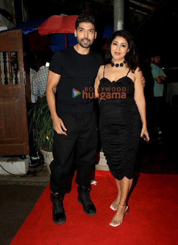 photos hrithik roshan aftab shivdasani tusshar kapoor and others were snapped at aalim hakims birthday bash 22