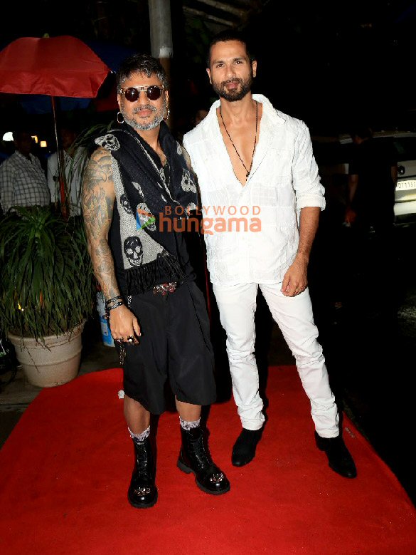 photos hrithik roshan aftab shivdasani tusshar kapoor and others were snapped at aalim hakims birthday bash 27