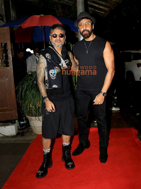 photos hrithik roshan aftab shivdasani tusshar kapoor and others were snapped at aalim hakims birthday bash 28