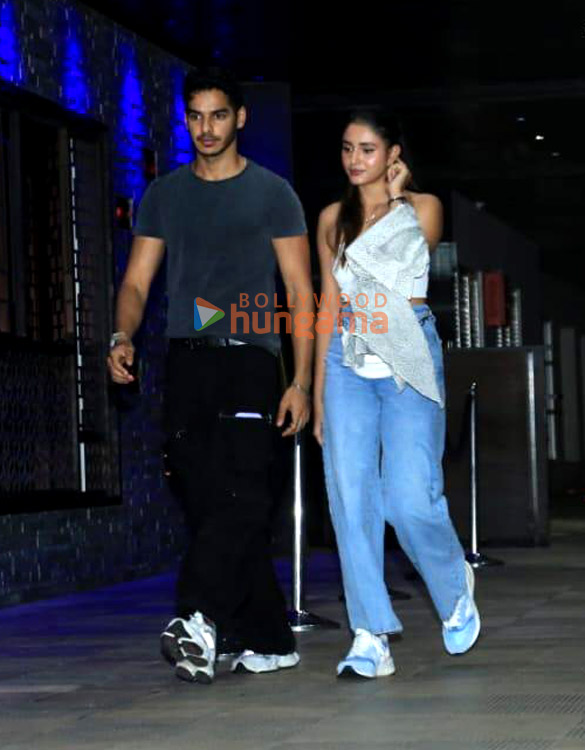 photos ishaan khatter and chandni bainz snapped in bandra 3