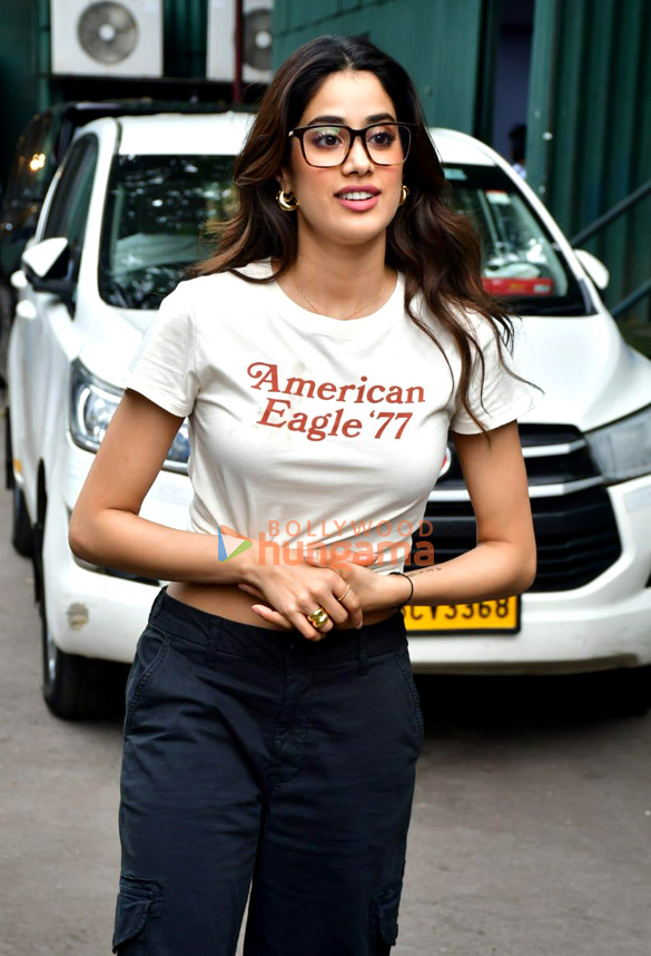 Photos: Janhvi Kapoor snapped in Juhu
