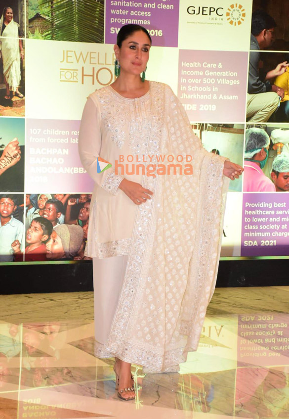 photos kareena kapoor khan snapped at unicef grace jewellers hope charity event 5