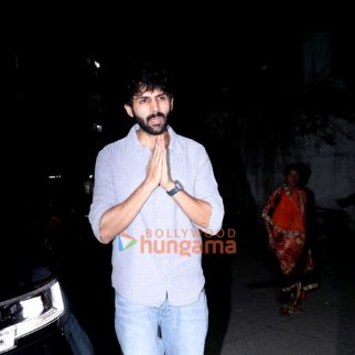 Photos: Kartik Aaryan snapped in Bandra