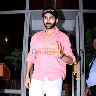 Photos: Kartik Aaryan snapped in Bandra