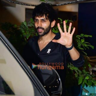 Photos: Kartik Aaryan snapped in Juhu