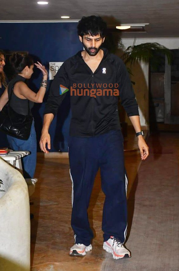 photos kartik aaryan snapped in juhu 6 10