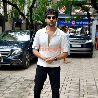 Photos: Kartik Aaryan snapped outside T-Series office in Andheri