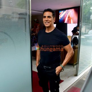 Photos: Khel Khel Mein cast Akshay Kumar, Vaani Kapoor and more snapped at T-Series office in Andheri