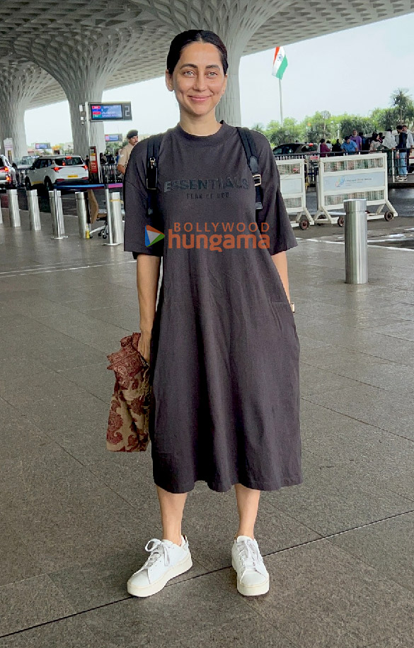 photos madhuri dixit divya khossla anusha dandekar and others snapped at the airport 1