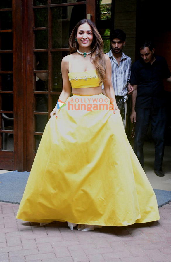 photos malaika arora snapped outside her residence in khar 1