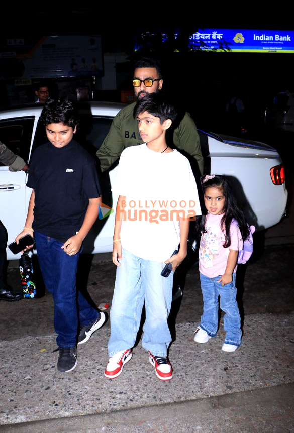 photos raj kundra snapped at hakkasan in bandra 2