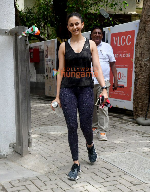 photos rakul preet singh spotted outside a gym in santacruz 3