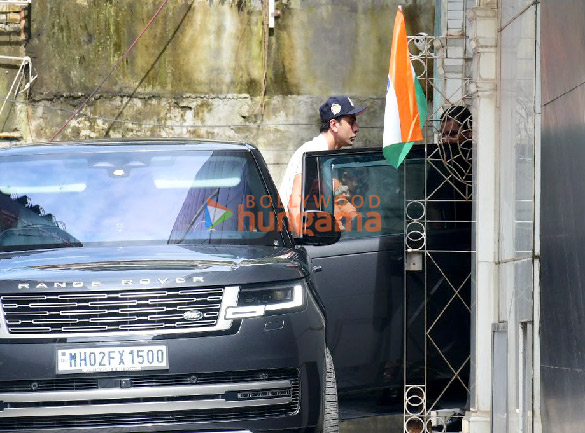 photos ranbir kapoor snapped at linking road in khar 1