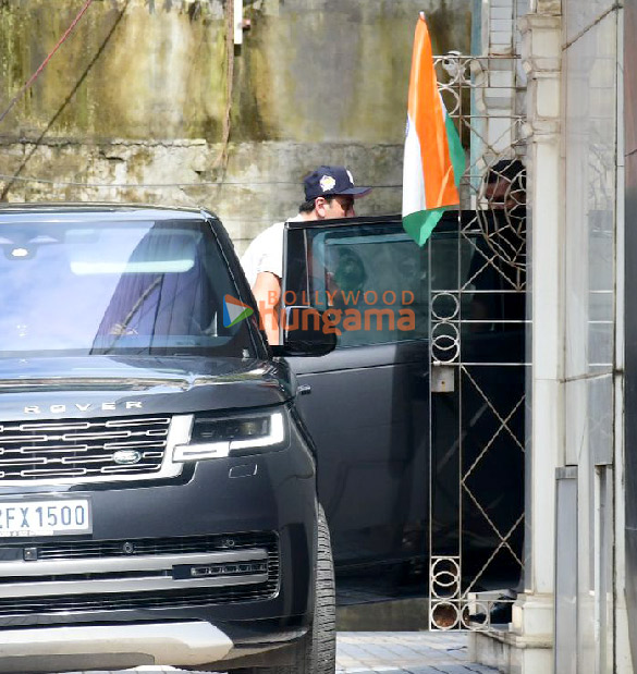 photos ranbir kapoor snapped at linking road in khar 3