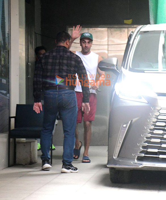 photos ranbir kapoor spotted outside a clinic in bandra 1