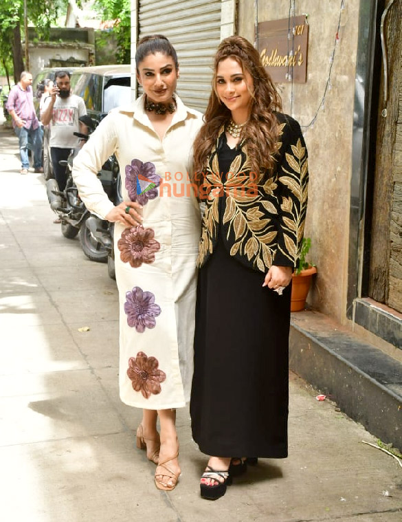 photos raveena tandon snapped attending an event in juhu 1