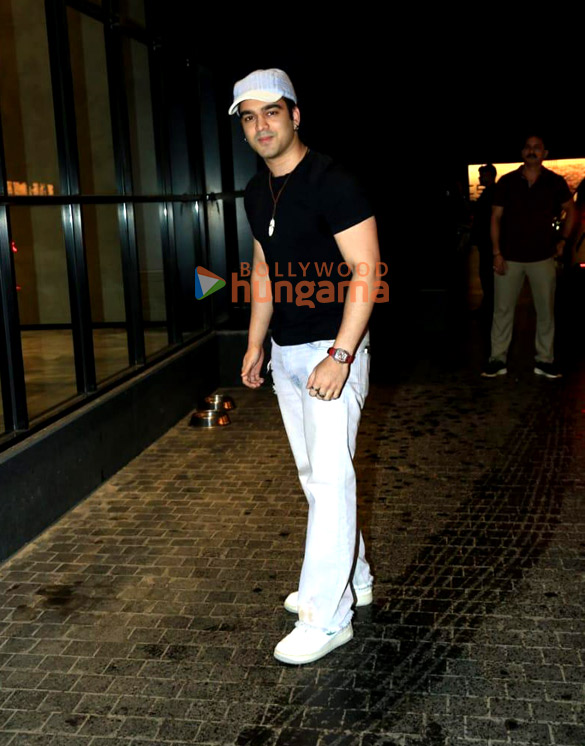 photos saiee manjrekar wardha khan abhay verma and others grace the special screening of auron mein kahan dum tha 4