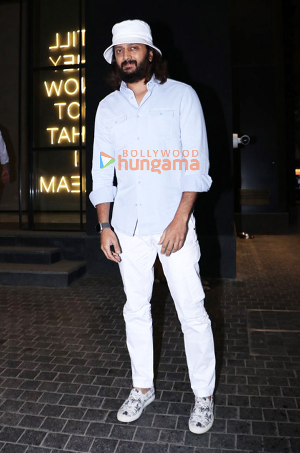 photos salim khan ritesh sidhwani and others grace the special screening of angry young men 753 3