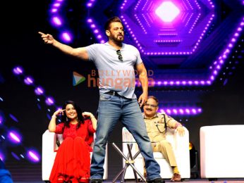 Photos: Salman Khan, Amruta Fadnavis and others at Amruta Fadnavis's eco-friendly Lord Ganesh movement Bacche Bole Morya at Dome SVP Stadium