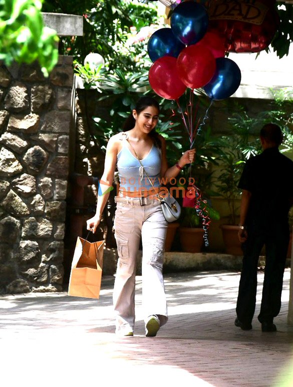 photos sara ali khan ibrahim ali khan snapped at saif ali khans house in bandra 3