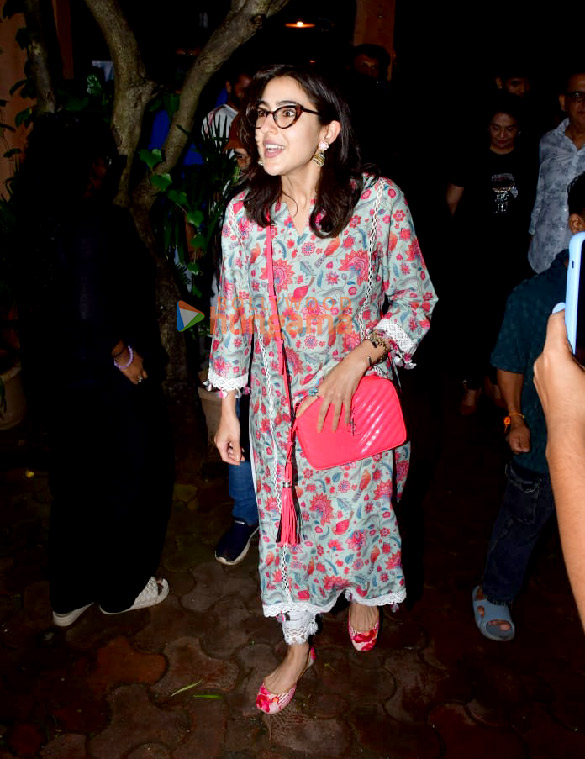 photos sara ali khan snapped in versova 3