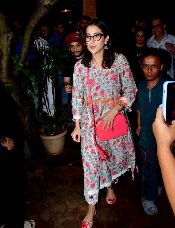 photos sara ali khan snapped in versova 4