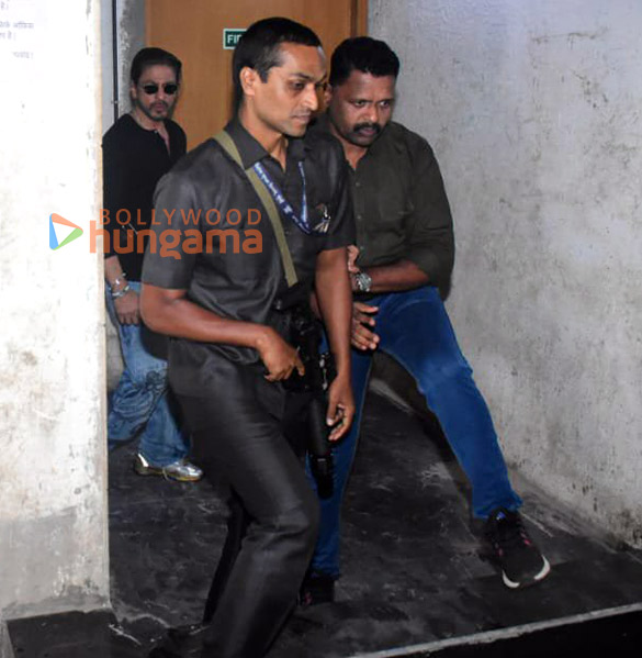 photos shah rukh khan snapped in bkc 1