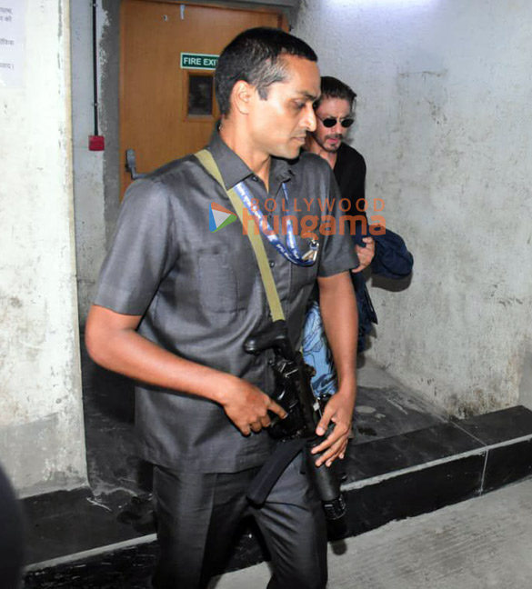 photos shah rukh khan snapped in bkc 2