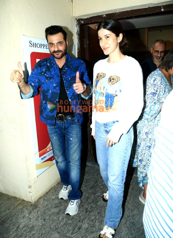 photos shraddha kapoor shanaya kapoor sanjay kapoor and others snapped at juhu pvr 2