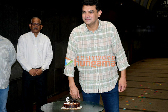 photos siddharth roy kapur snapped cutting his birthday cake 1