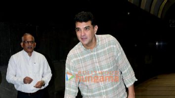 Photos: Siddharth Roy Kapur snapped cutting his birthday cake