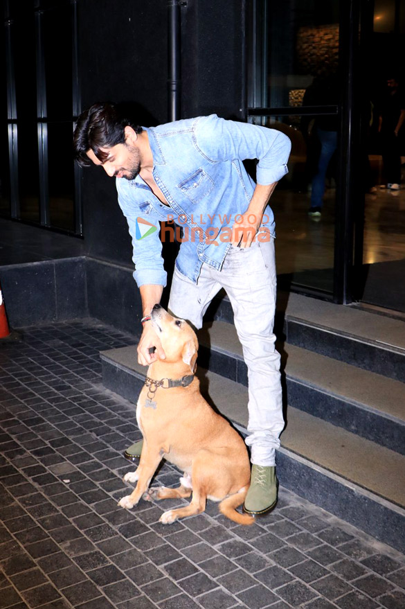 photos sidharth malhotra konkona sen sharma and others grace the special screening of chashma 3
