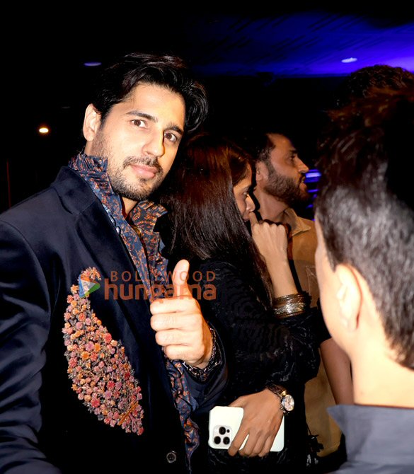 photos sidharth malhotra zeenat aman and others snapped at a fashion show 11