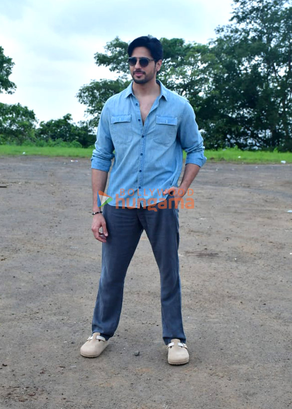 photos sidharth malhotra snapped at filmcity 3