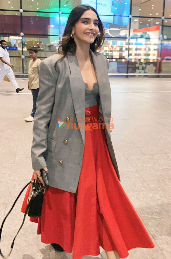 Photos: Sonam Kapoor Ahuja snapped at the airport | Parties & Events