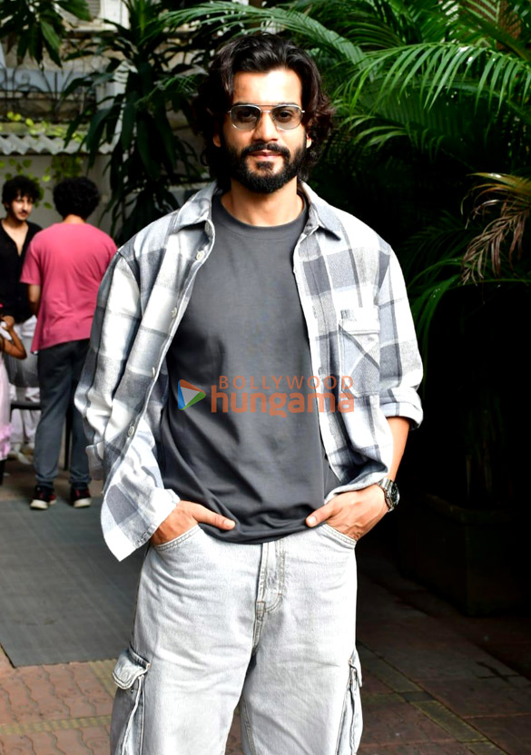 photos sunny kaushal snapped in andheri 1