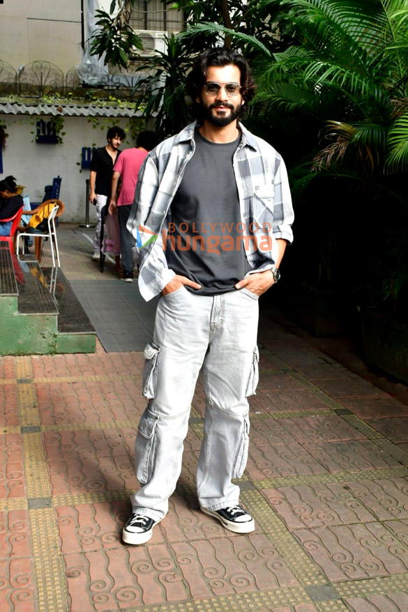 photos sunny kaushal snapped in andheri 6