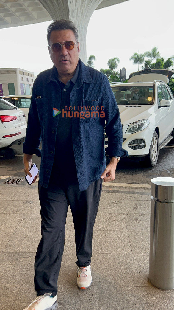 photos sunny leone boman irani and malavika mohanan snapped at the airport 5