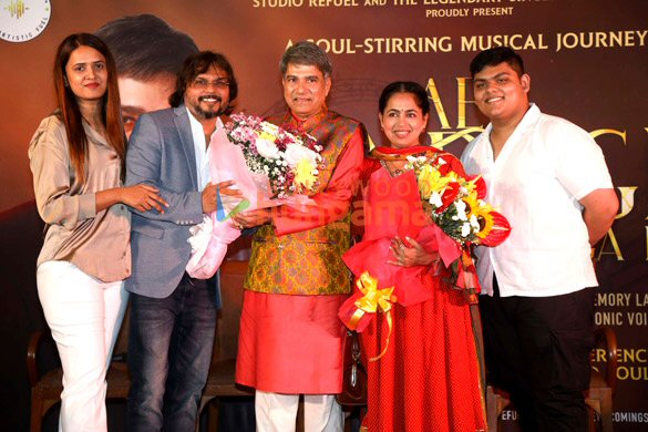 photos suresh wadkar snapped at the launch of his radio program ae zindagi gale laga le 5