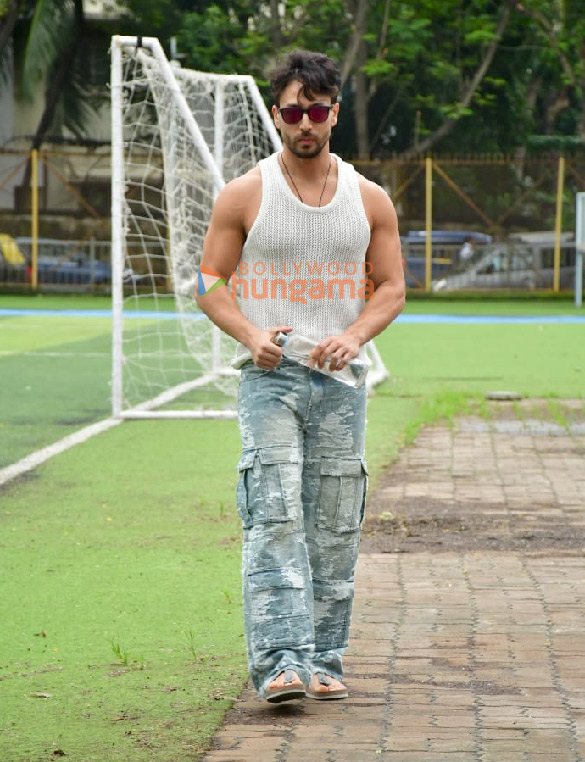 photos tiger shroff and ahan shetty snapped during a football match in juhu 6