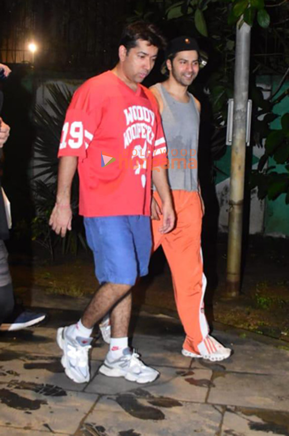 photos varun dhawan arjun kapoor milap zaveri and rohit dhawan snapped in bandra 009 2