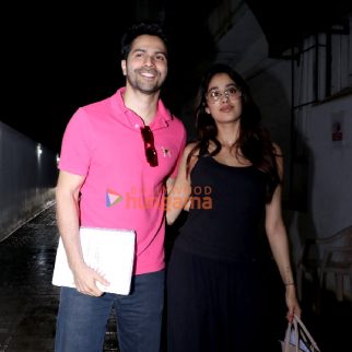 Photos: Varun Dhawan and Janhvi Kapoor snapped in Bandra