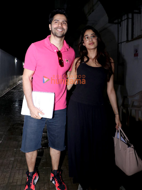 Photos: Varun Dhawan and Janhvi Kapoor snapped in Bandra